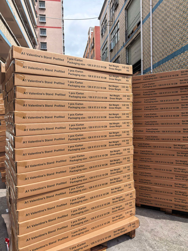 SINSTからの大量の注文がコンテナに積み込まれ、海外市場に出荷されています
